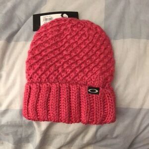 Oakley Mixed Yarn Beanie NWT Cabaret